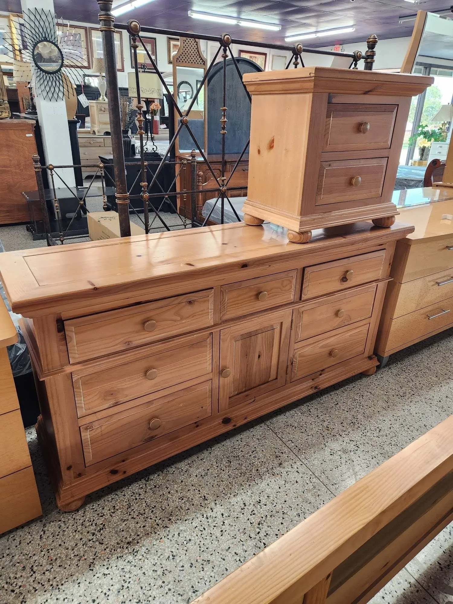 3 PC Broyhill Queen Set Knotty Pine