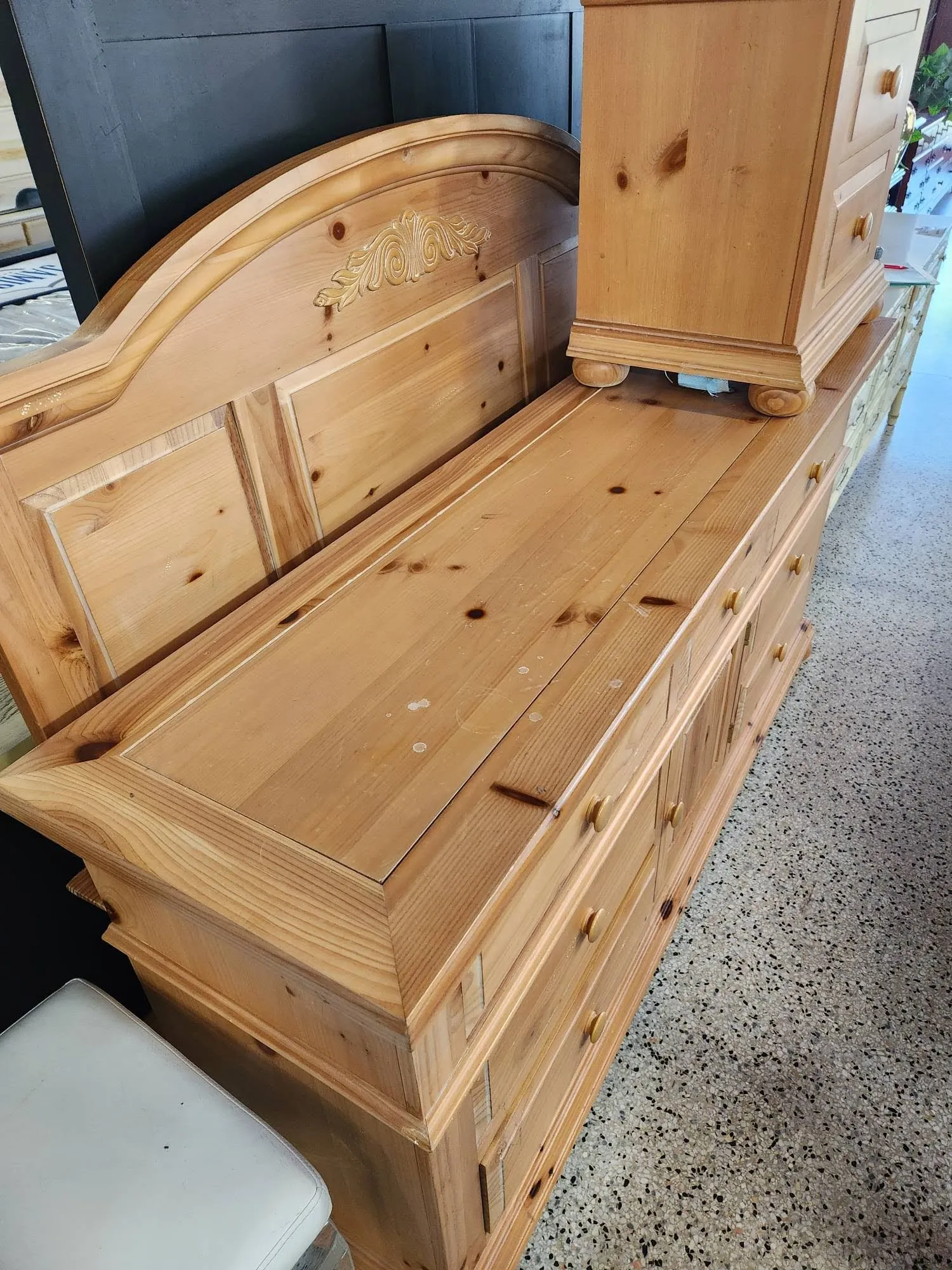 3 PC Broyhill Queen Set Knotty Pine