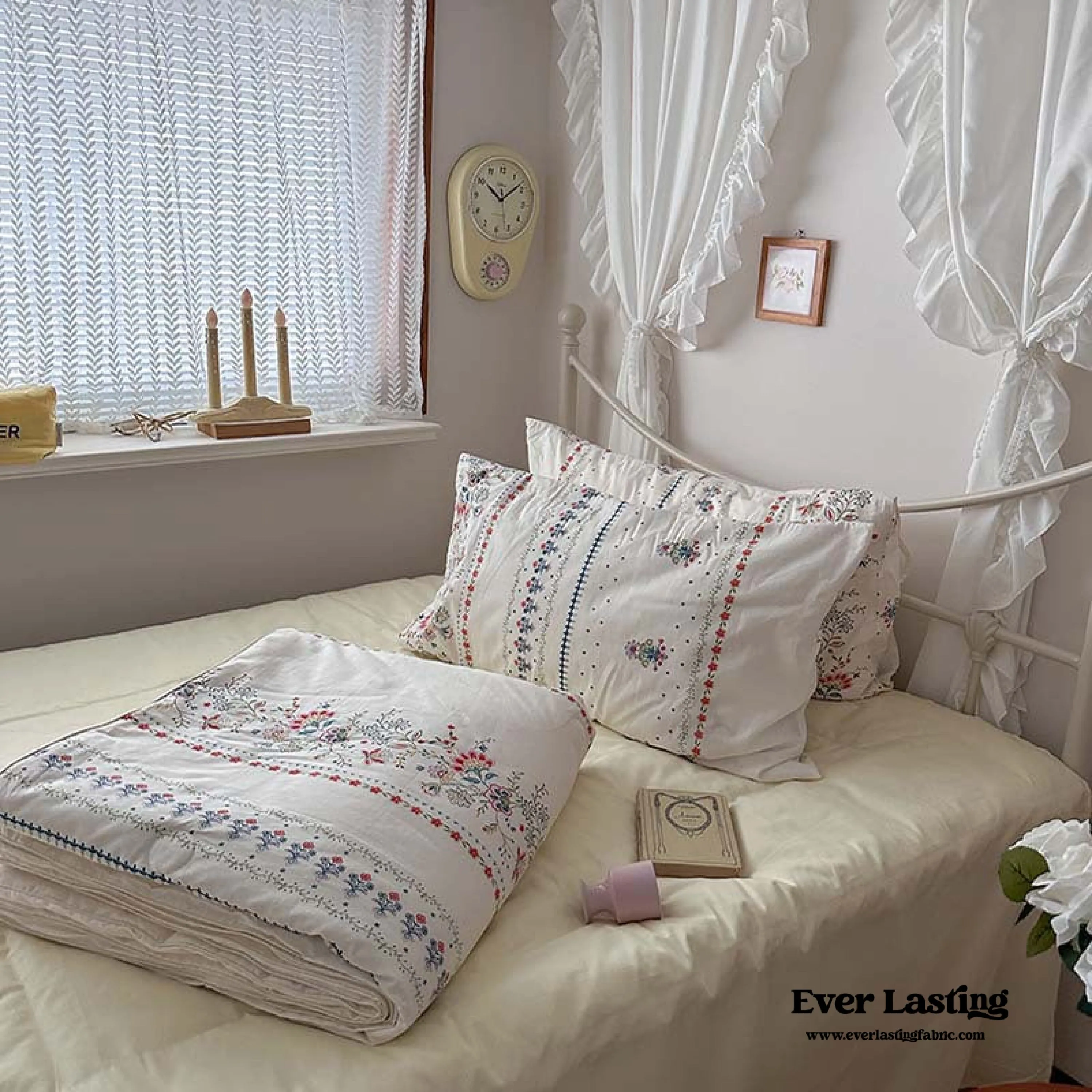 Floral Cottage Blanket Set / Purple Floral